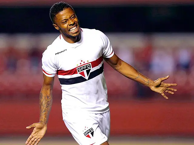 São Paulo tem início arrasador, vacila na etapa final, mas vence o Emelec