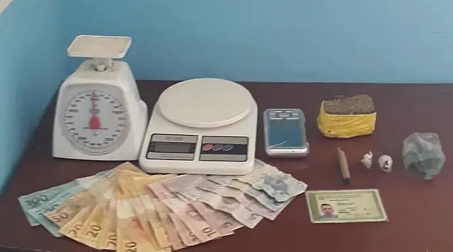 PM prende irmãos por tráfico de drogas