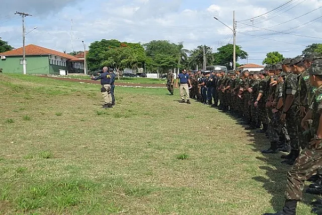 Exército treina para enfrentar crime organizado na fronteira