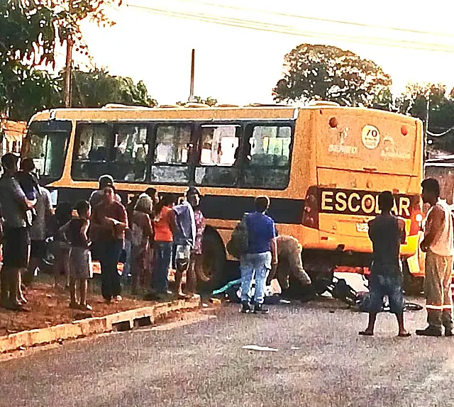 Grave acidente entre ônibus escolar e bicicleta elétrica em Anastácio