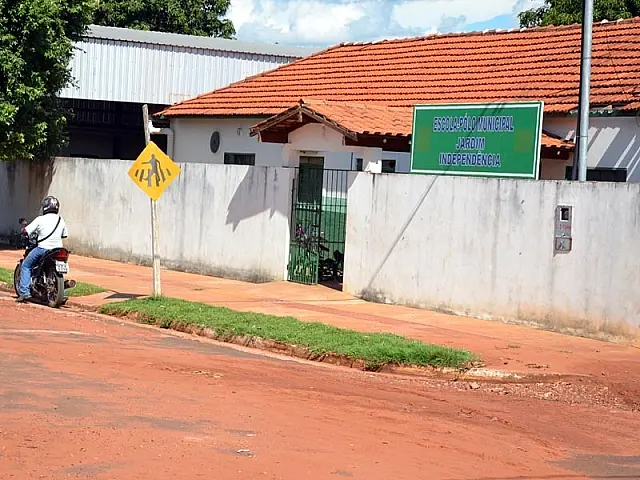 Adolescente é encurralada e espancada por dupla na saída de escola em Anastácio