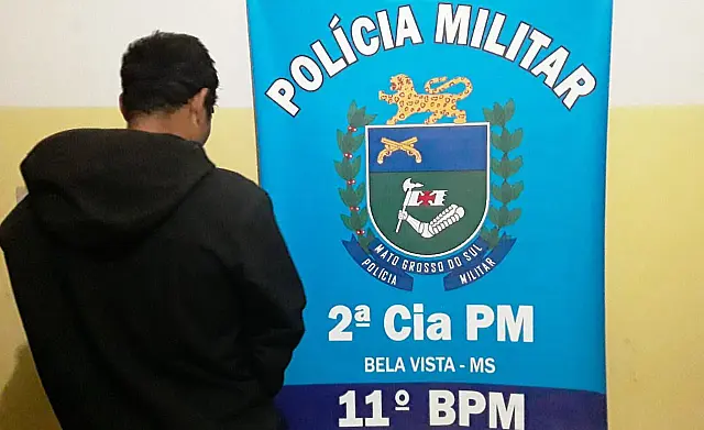Com uma faca, homem furta celular e dinheiro de menina de 15 anos para comprar drogas