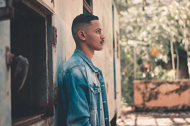 Aos 19 anos, João Vitor escreve música gospel e espera ajudar outros jovens