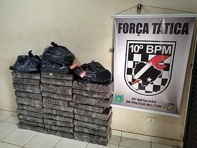 Jovem é flagrado com quase meia tonelada de maconha