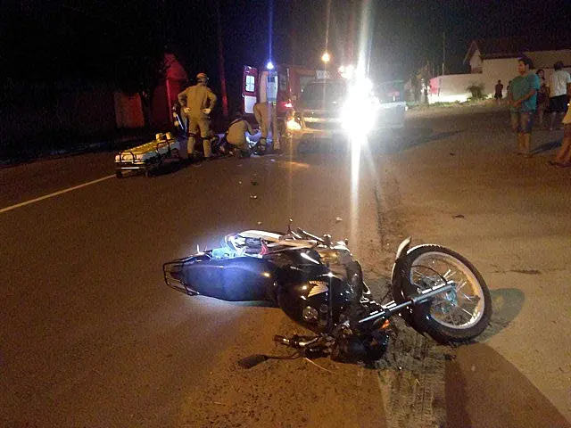 Acidente entre moto e caminhonete deixa homem com fratura exposta em Aquidauana
