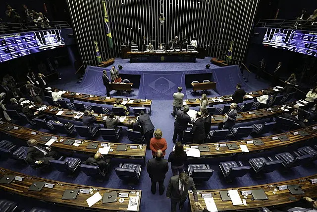 Senadores com mandato até 2023 entram na disputa para governador