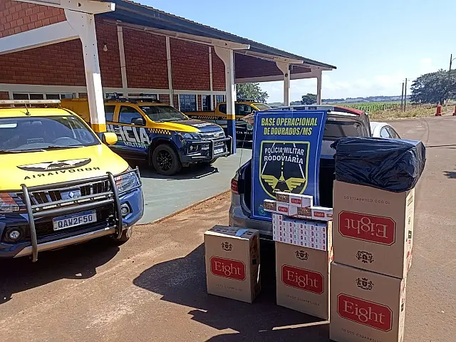 Motorista é flagrado com 250 pacotes de cigarros contrabandeados