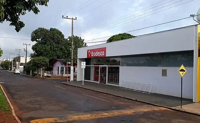 Assaltantes invadem agência bancária pelo telhado e roubam R$ 200 mil