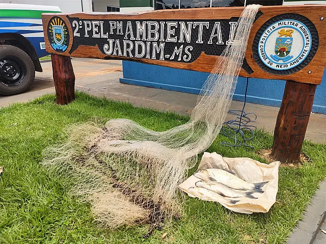 Jovem é flagrado pescando com uso de tarrafão e é preso em Nioaque