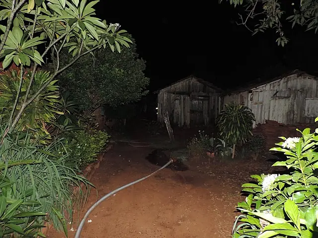 Incêndio provocado por fogão a lenha assusta moradores
