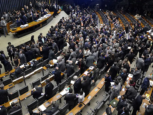 Comissão do impeachment inicia última sessão de trabalho