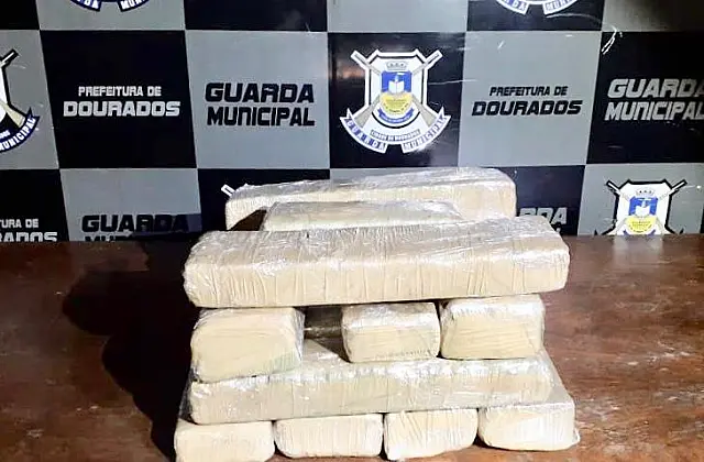 Mulher diz receber proposta pelo Facebook e vai presa com maconha