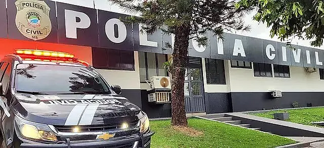 Criança se afoga após ser deixada sozinha pela babá