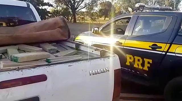 PRF apreende 1,2 tonelada de maconha e haxixe em Guia Lopes da Laguna