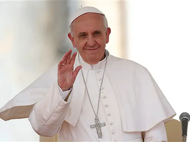 Francisco lembra Bento XVI em seu aniversário de 88 anos