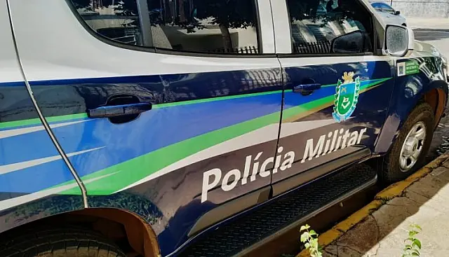 Bêbado, filho de mecânico bate viatura da polícia