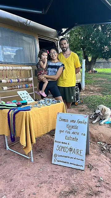 Família de viajantes argentinos visita Camisão e se encanta com a culinária do pequi