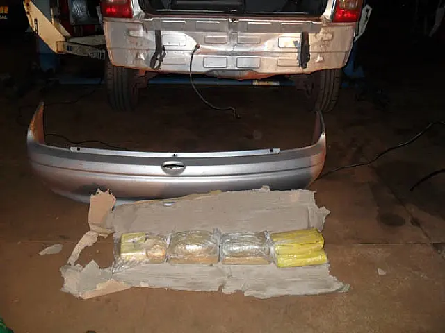 PF apreende carro com 8 quilos de cocaína na BR-262