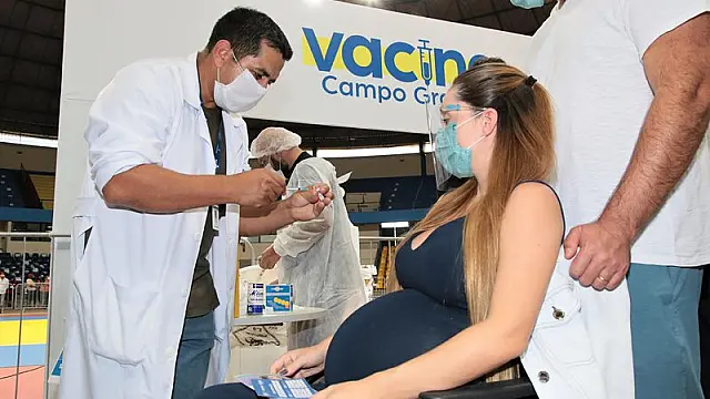 Com 11 mil grávidas e lactantes vacinadas, bebês podem 'herdar' anticorpos, diz médica