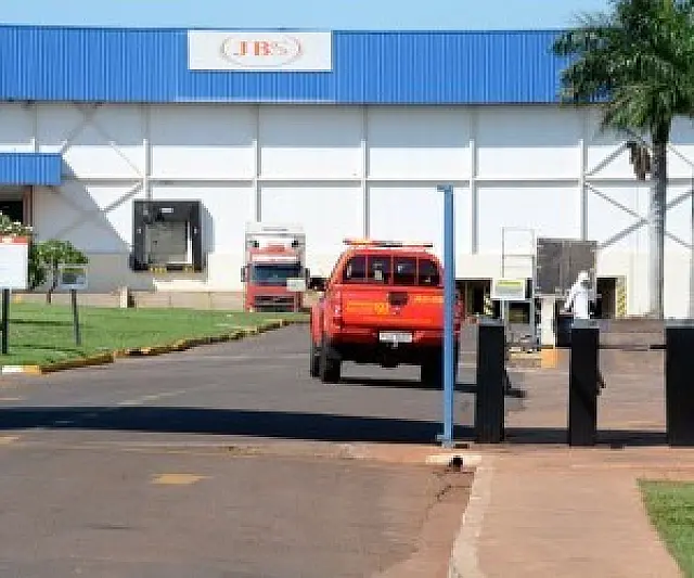 Bombeiros recebe trote sobre falso vazameto de amônia em fábrica da JBS