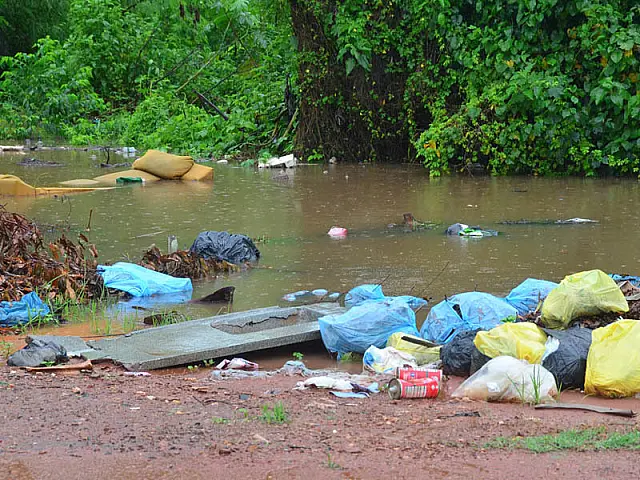 Lixo acumulado em área urbana preocupa moradores de Aquidauana