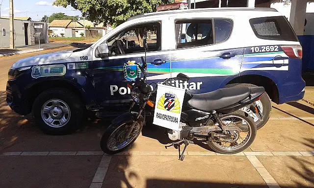 Radiopatrulha do 7º BPM captura foragido da Justiça e recupera moto furtada