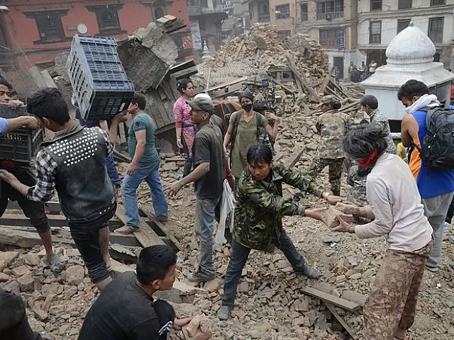 Réplica de terremoto atinge o Nepal, que já conta mais de 1.900 mortos