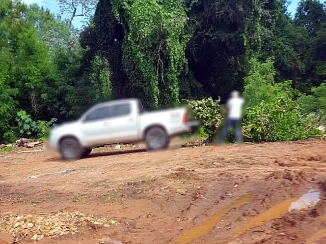 Flagrantes de moradores jogando lixo em área pública se repetem