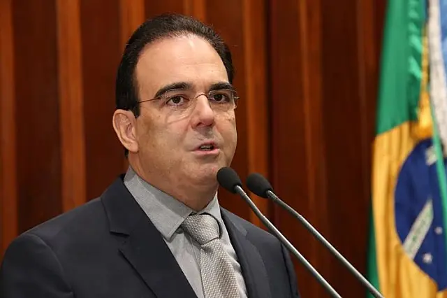 Felipe Orro solicita inclusão de trabalhadores de supermercados nos grupos prioritários de vacinação