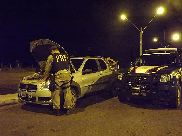 PRF de Anastácio recupera veículo roubado em Goiânia