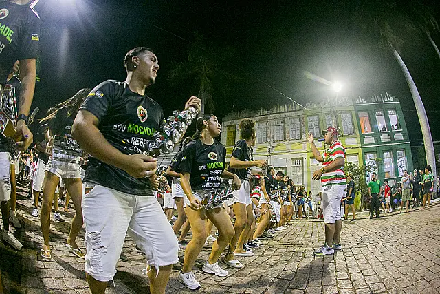 1ª noite de desfile de escolas de samba acontece neste domingo em Corumbá