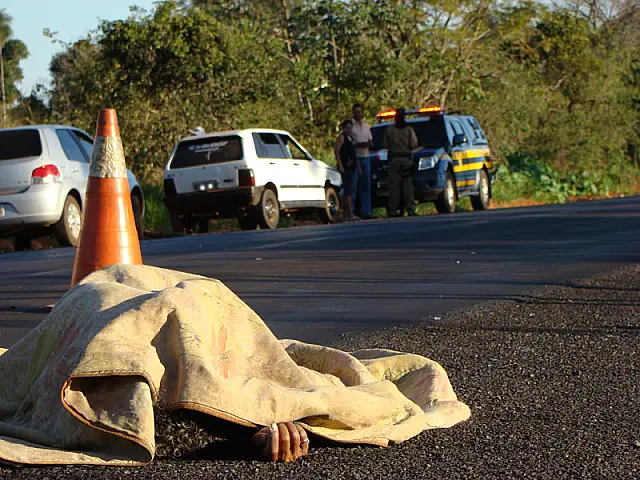 Ciclista morre após se envolver em acidente com carro