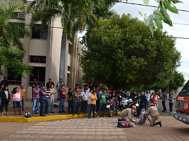 Motociclista fica ferido em colisão com carro no Centro de Aquidauana