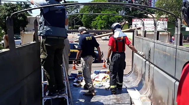 Em 7 horas, PRF apreende duas carretas com cocaína em MS