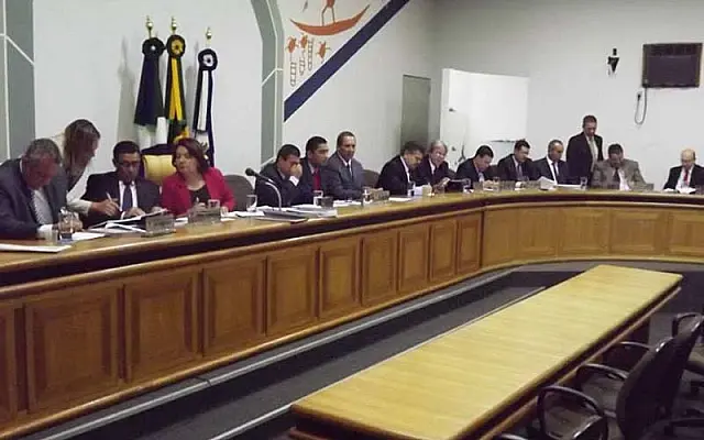 Vereadores de Aquidauana retornam ao batente em plenário reformado