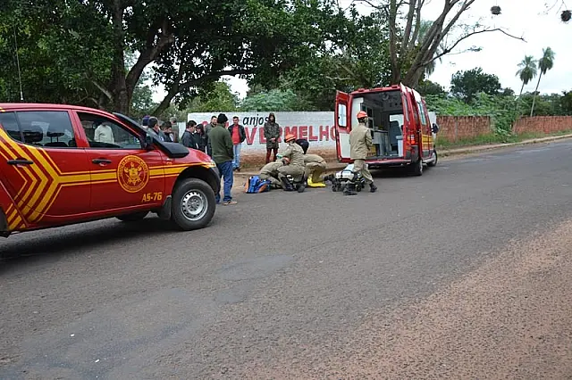 Sem CNH, motociclista não respeita seta e, ao ultrapassar, colide em outra moto