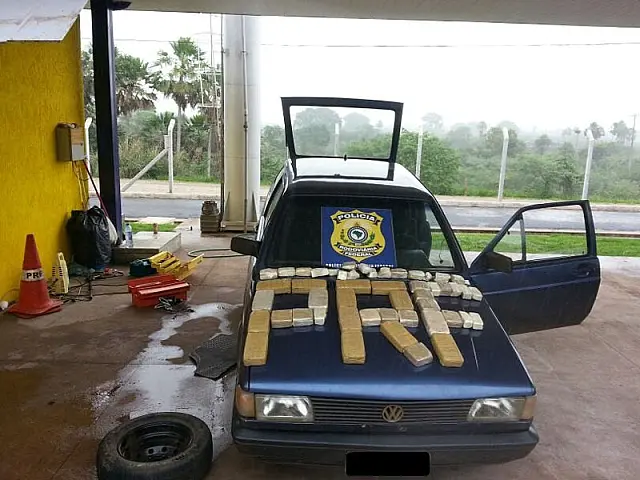 PRF apreende 25,6 quilos de pasta base de cocaína na BR-262