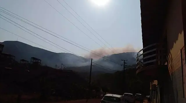 Bombeiros trabalham em novo foco de incêndio no Pantanal