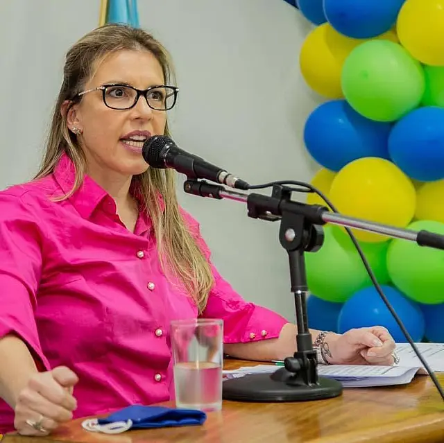 Sem notificação da Justiça, Viviane se esquiva sobre denúncia de compra de votos