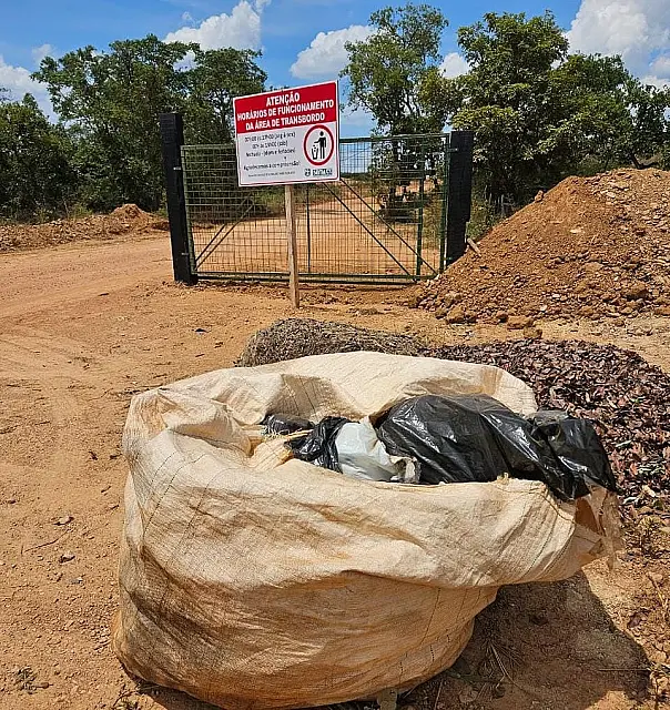 Moradores desrespeitam horário e despejam entulho no aterro de Bonito