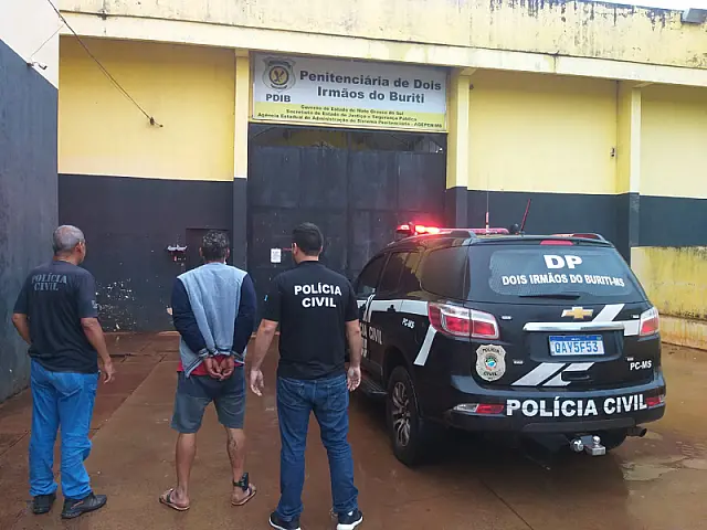 Homem é preso em flagrante por perseguição contra ex