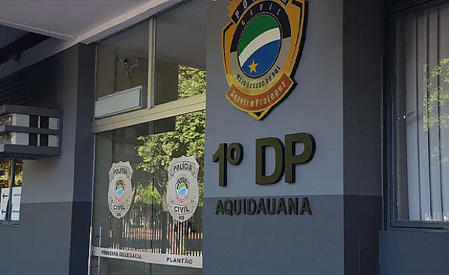 Rapaz tenta matar irmão e padrasto com faca em Aquidauana
