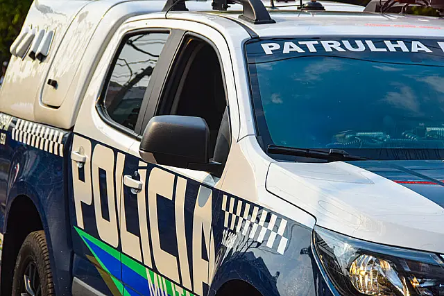 Bêbado que dormia com carro ligado é preso em Aquidauana
