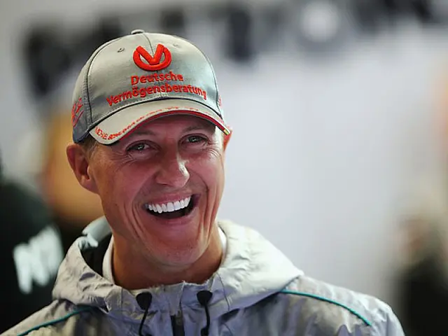 Schumacher sai do coma e deixa hospital. Recuperação ainda é mistério