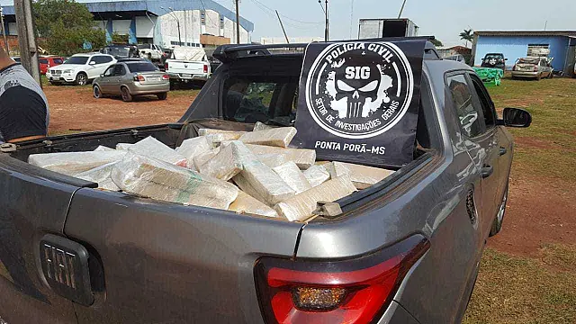 Polícia encontra maconha escondida em tanque e pneus de caminhão