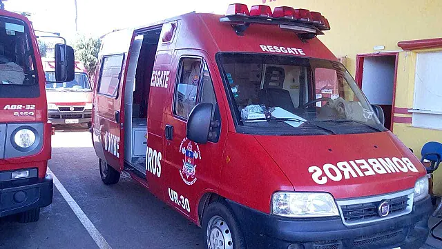 Mulher sofre fratura na mão em acidente entre moto e caminhonete em Anastácio