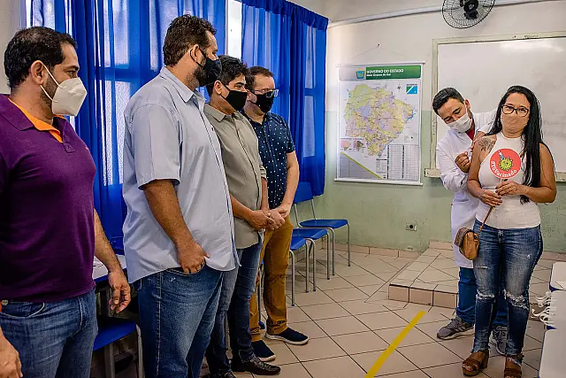 Miranda inicia vacinação dos profissionais de educação