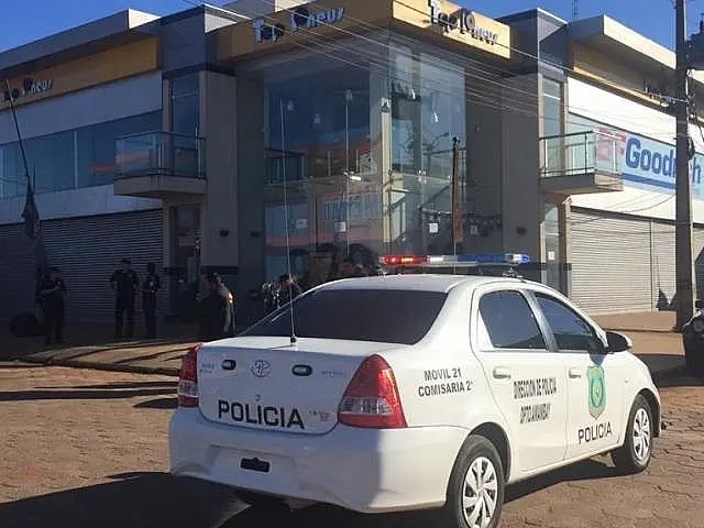 Três meses após irmão ser executado, gerente de loja é ferido a tiros de pistola