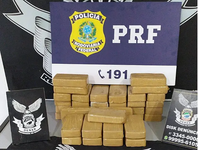 Mulher é detida com 40 tabletes de pasta base de cocaína
