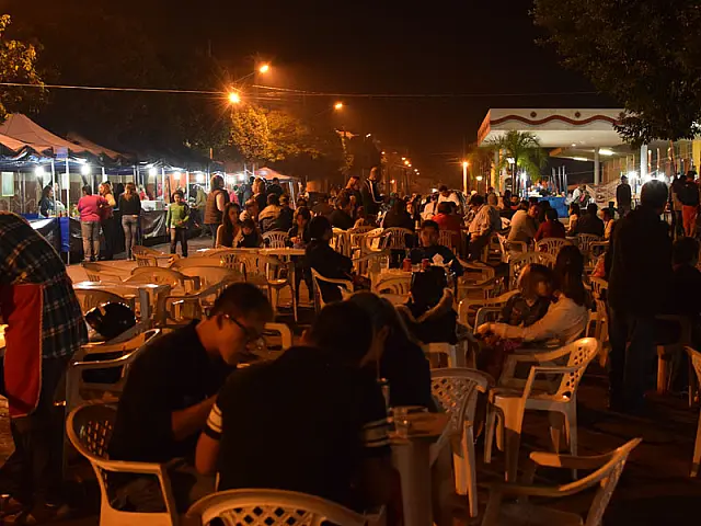 Show ao vivo e praça de alimentação são atrações de hoje na Feira